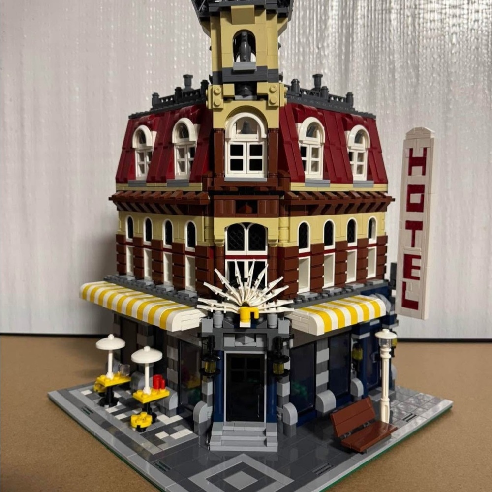Modular Cafe City Corner Store Building set Sealed in BOX Lego Compatible ONLY - Picture 3 of 4